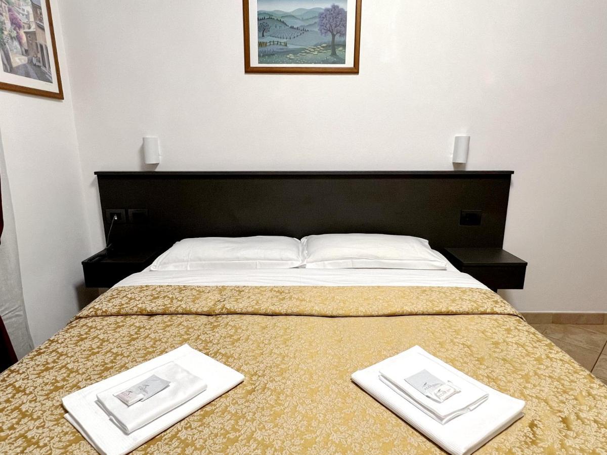 Hotel domus termini Roma Esterno foto