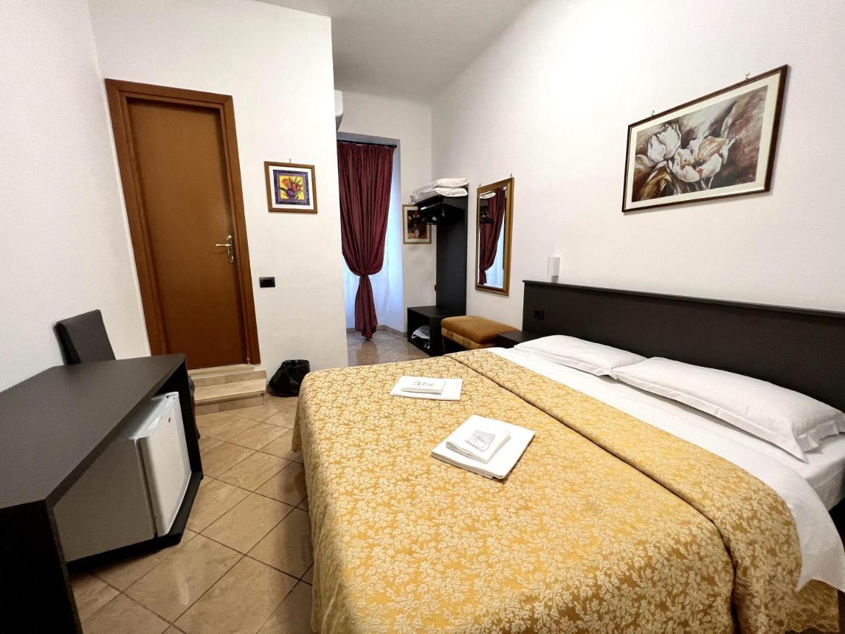 Hotel domus termini Roma Esterno foto