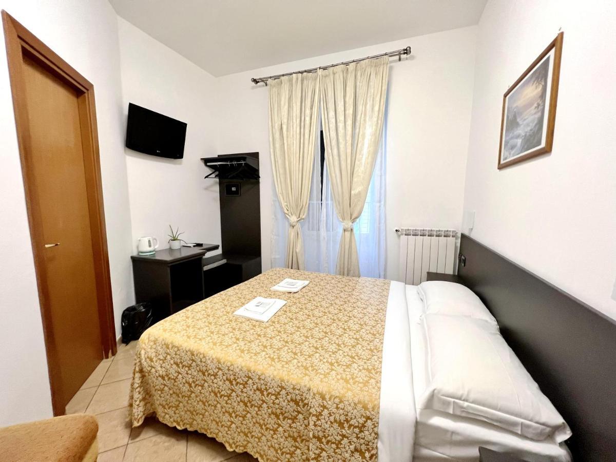 Hotel domus termini Roma Esterno foto