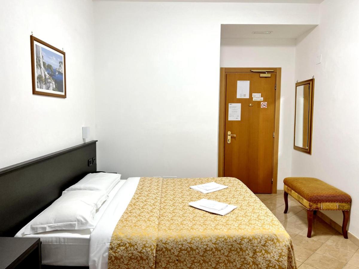 Hotel domus termini Roma Esterno foto