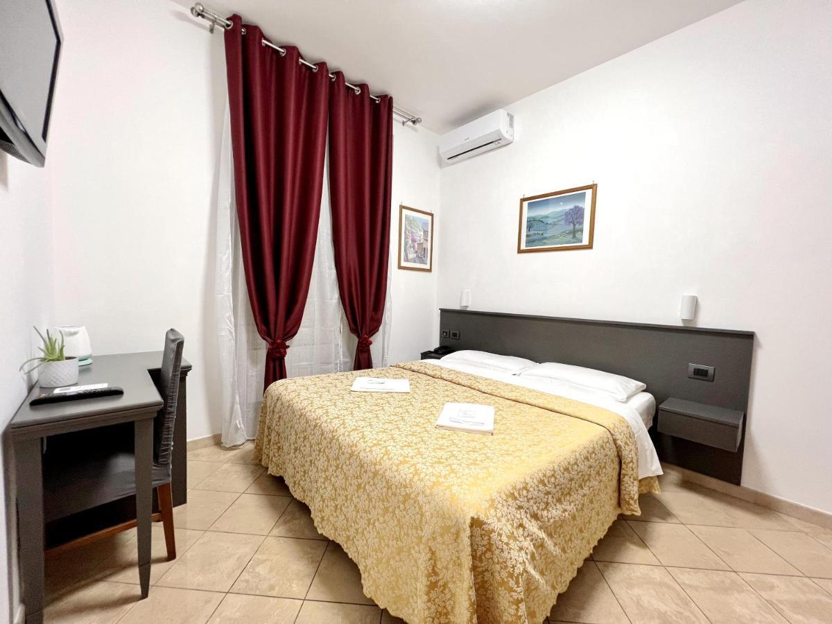 Hotel domus termini Roma Esterno foto