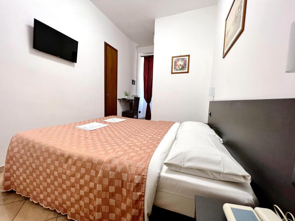 Hotel domus termini Roma Esterno foto
