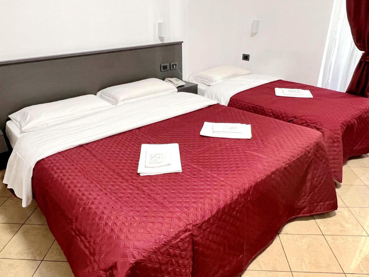 Hotel domus termini Roma Esterno foto