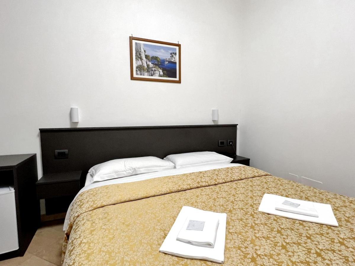 Hotel domus termini Roma Esterno foto