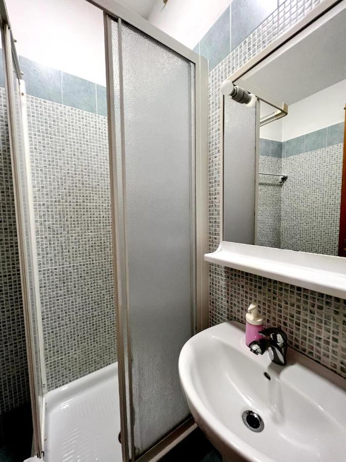 Hotel domus termini Roma Esterno foto