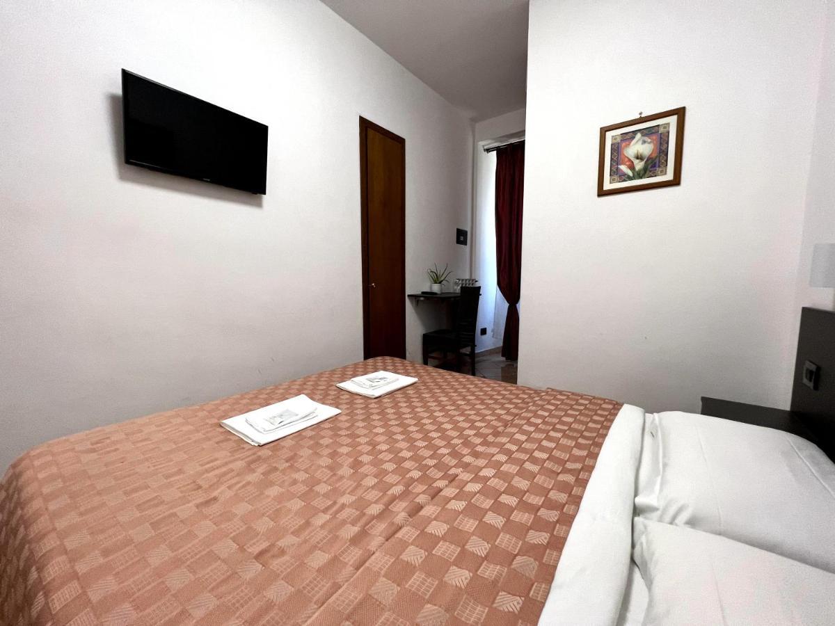 Hotel domus termini Roma Esterno foto