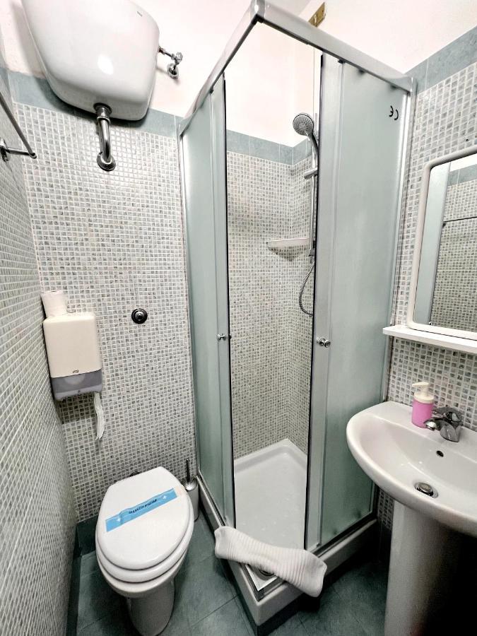 Hotel domus termini Roma Esterno foto