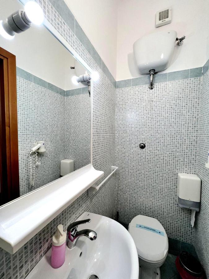 Hotel domus termini Roma Esterno foto