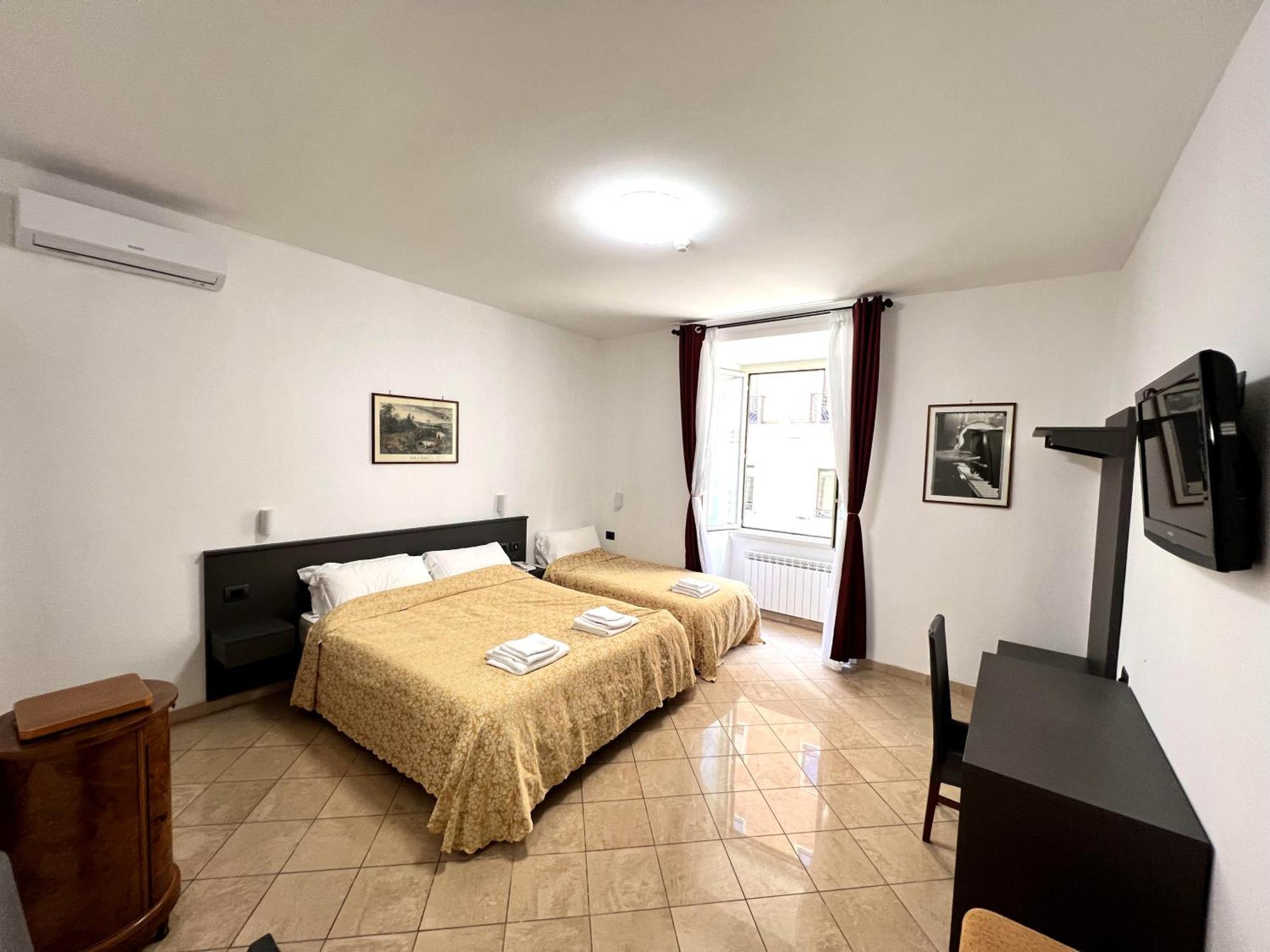 Hotel domus termini Roma Esterno foto