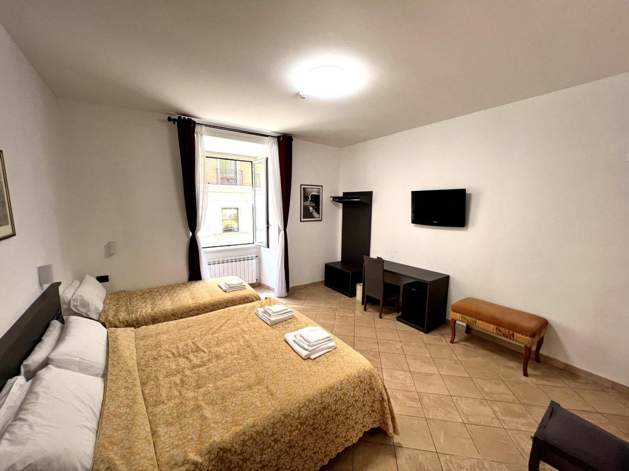 Hotel domus termini Roma Esterno foto